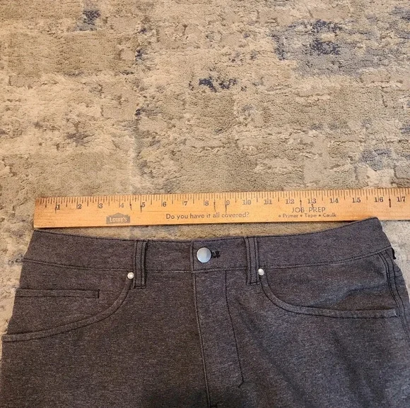 Lululemon Grey Tech Canvas ABC pants. Men's size 30×33.
